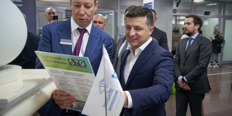 Зеленский лично проверил старт программы «Доступные кредиты 5-7-9%» (ФОТО, ВИДЕО)