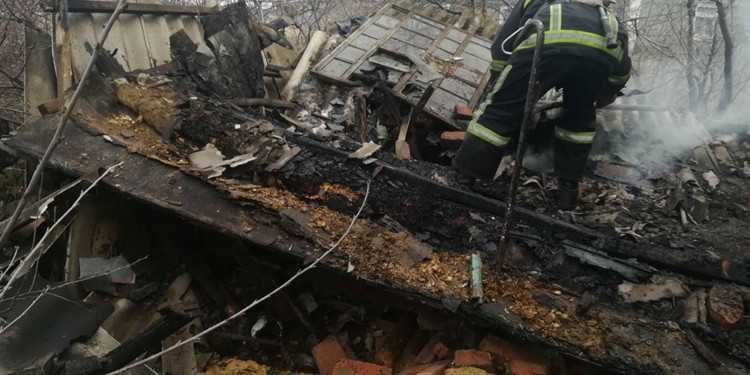 На Николаевщине за сутки горели хозпостройка, кухня и деревянное сооружение (ФОТО)