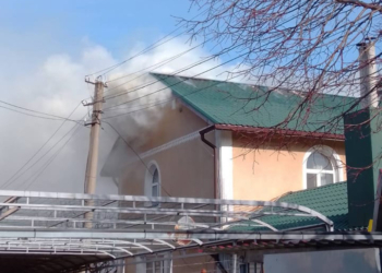 В Варваровке тушили крышу жилого дома (ФОТО)