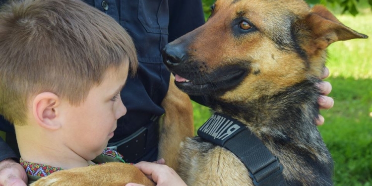 В Николаеве начинает работу клуб «Юный кинолог»: полицейские помогут детям воспитывать их любимцев