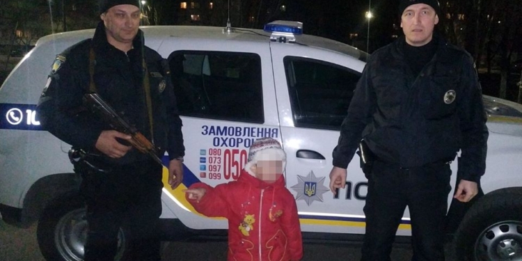 В Николаеве полицейские охраны быстро разыскали ушедшего из дома 6-летнего мальчика (ФОТО)