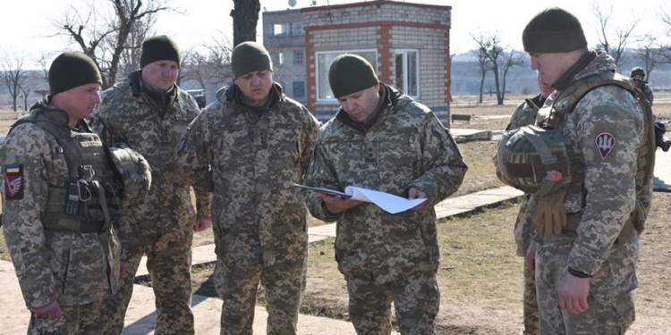 Командующий ДШВ генерал-лейтенант Евгений Мойсюк отметил высокий уровень подготовки николаевских десантников (ФОТО)