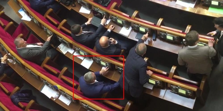 Есть первый криминал! Рух ЧЕСНО поймал на кнопкодавстве за землю закарпатского нардепа Поляка (ФОТО, ВИДЕО)