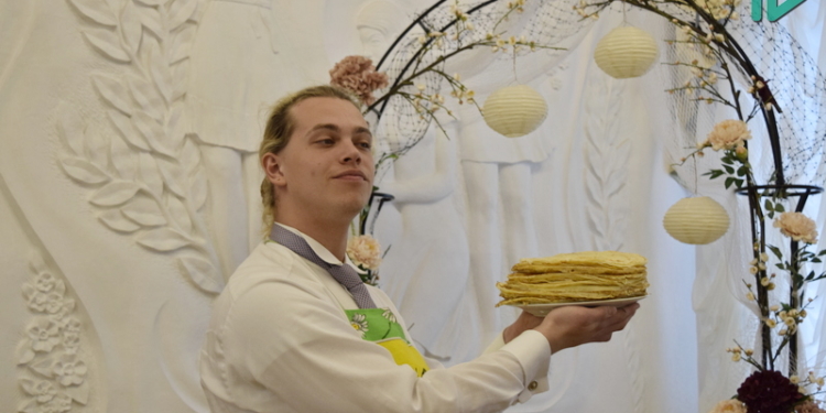 Как в Николаевском городском ЗАГСе с детьми блины готовили (ФОТО, ВИДЕО)