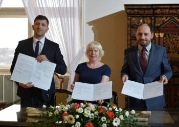 Чешские историки получат расширенный доступ к архивам Украины (ФОТО)