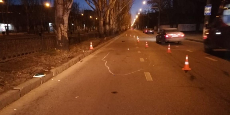 Сегодня ночью в Николаеве молодая женщина погибла под колесами автомобиля. Полиция ищет свидетелей (ФОТО)