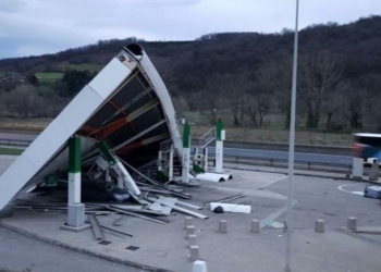 Шторм в Европе забрал уже восемь жизней