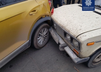 В Николаеве пьяный водитель на угнанном авто устроил гонки с патрульными в центре города (ФОТО)