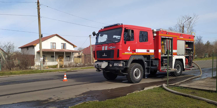 На Николаевщине за сутки тушили две хозпостройки и частный дом (ФОТО)