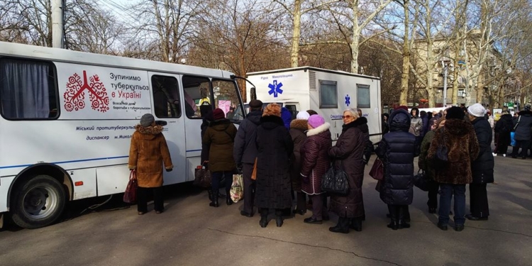 Во Всемирный день борьбы с раком в Николаеве прямо на улице можно было пройти УЗИ молочной железы и сделать флюорограмму (ФОТО)