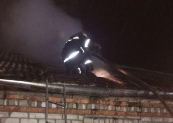 В Николаевской области ночью спасатели дважды тушили пожары в жилом секторе (ФОТО)