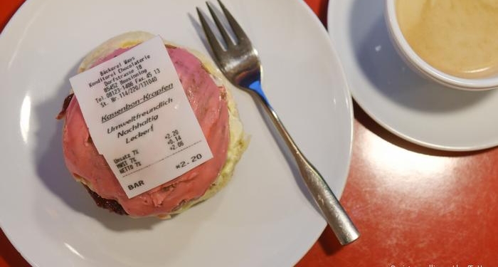 Съедобные чеки: как в Германии протестуют против нового закона (ФОТО)