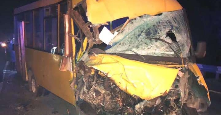 Под Николаевом фура врезалась в маршрутку, восемь пострадавших (ФОТО, ВИДЕО)