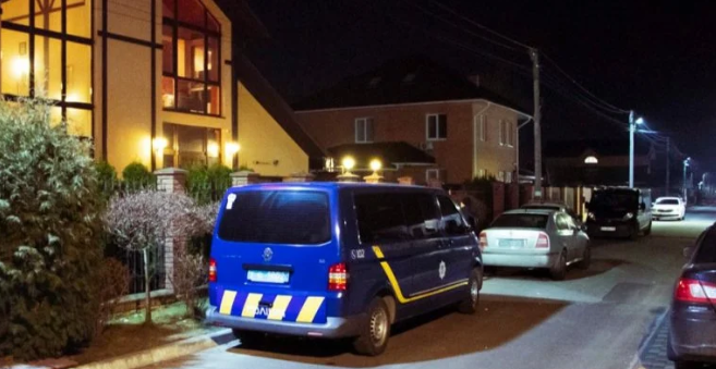 Бывший глава правления “Интера” найден застреленным на даче экс-министра иностранных дел