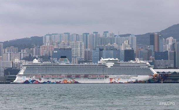 В Гонконге закрыли на карантин круизный лайнер из-за коронавируса