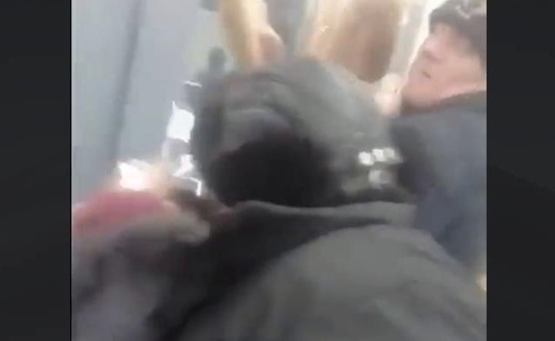 На Запорожье люди каждое утро дерутся за дешевый хлеб