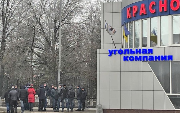 В Донецкой области 57 горняков второй день бастуют под землей 1