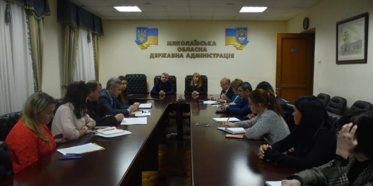 Первые результаты буйства стихии на Николаевщине: без света 118 сел, повреждены более сотни крыш, в том числе театра, типографии и  дома престарелых