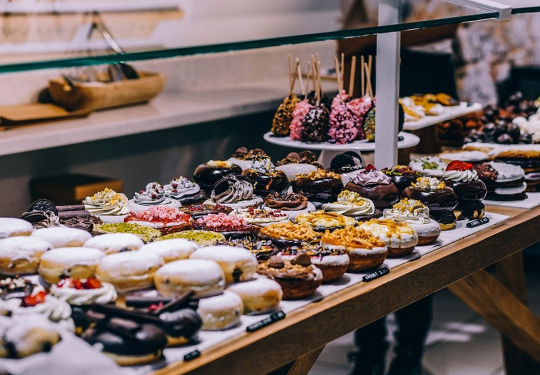 В Москве девушка победила на конкурсе по поеданию пирожных и тут же умерла