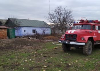 На пожаре в Первомайске 57-летняя женщина получила ожоги лица и рук (ФОТО)
