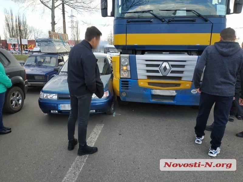 Возле автовокзала Николаева произошло 2 ДТП 9