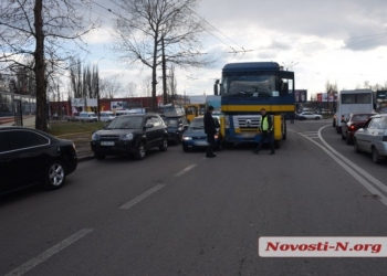 Возле автовокзала Николаева произошло 2 ДТП