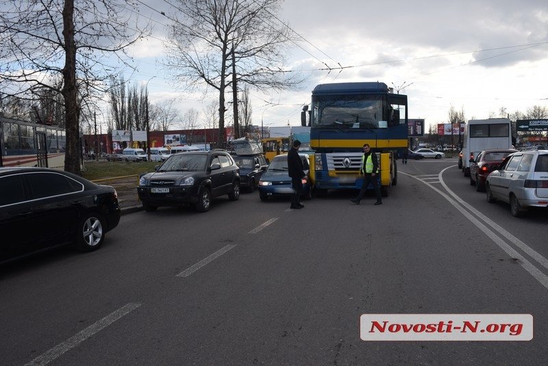 Возле автовокзала Николаева произошло 2 ДТП 11