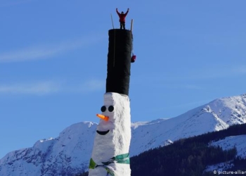В Австрии слепили снеговика-рекордсмена (ФОТО)