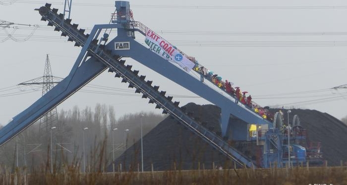 Немецкие экоактивисты захватили угольную электростанцию