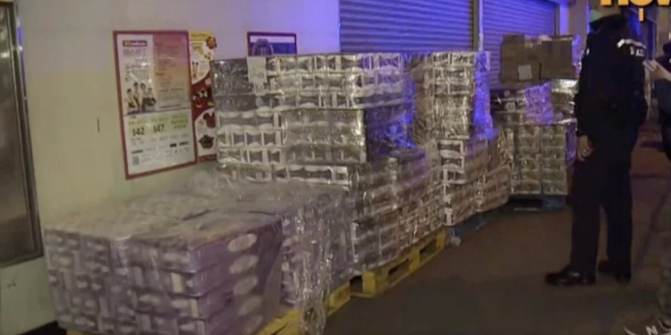 В Гонконге вооруженные грабители украли 600 рулонов туалетной бумаги