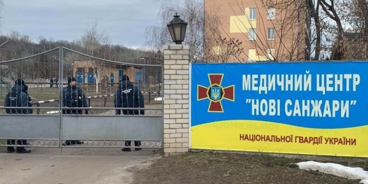 Находящимся в обсервации в Новых Санжарах запретили передавать продукты