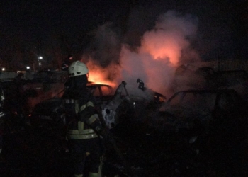 На штрафплощадке в Одессе сгорело 20 автомобилей