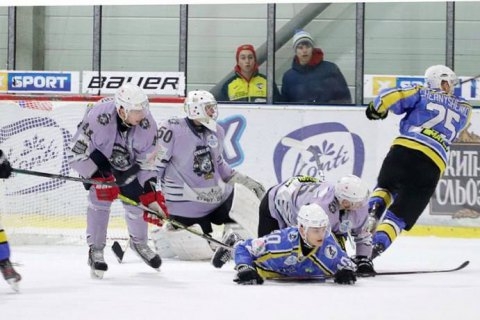 В матче УХЛ прошла массовая драка