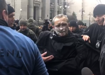 На пикете под Офисом президента мужчина совершил самоподжог (ФОТО, ВИДЕО)