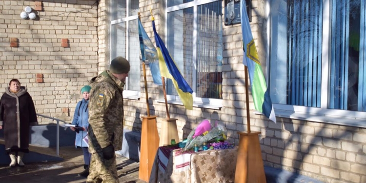 В память о погибшем морпехе на Николаевщине открыли мемориальную доску и провели волейбольный турнир (ФОТО)