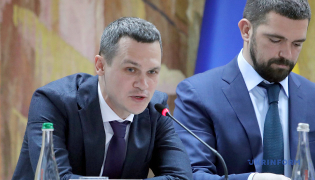 Все под контролем. Харьковский губернатор не знает, куда повезут пассажиров самолета из Китая