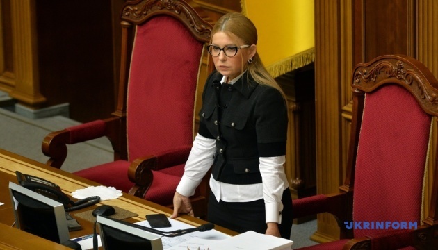 Тимошенко пролила кровь за землю - порезала палец, ломая микрофон Разумкова (ФОТО) 3