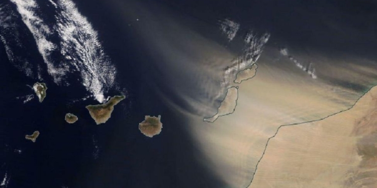 На Канарских островах произошла песчаная буря, которую видно из космоса (ВИДЕО)