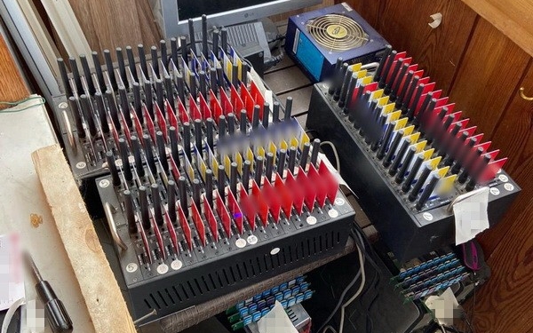 В пяти городах Украины СБУ заблокировала сеть российских «ботоферм» (ФОТО, ВИДЕО)