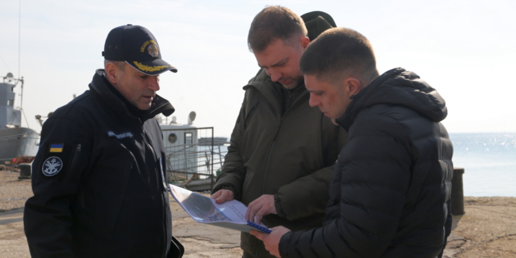 Министр обороны посетил Военно-морскую базу в Очакове