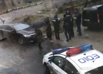 Патрульные задержали в Николаеве одного из трех мужчин, искавших «закладку» (ФОТО)
