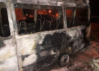 На улице Декабристов в Николаеве загорелись два автомобиля, причина устанавливается (ФОТО)