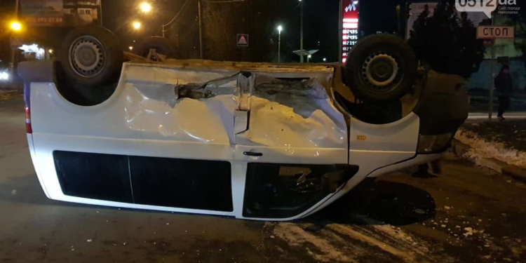 В Николаеве столкнулись два «Фольсквагена», одна человека забрала «скорая» (ФОТО)