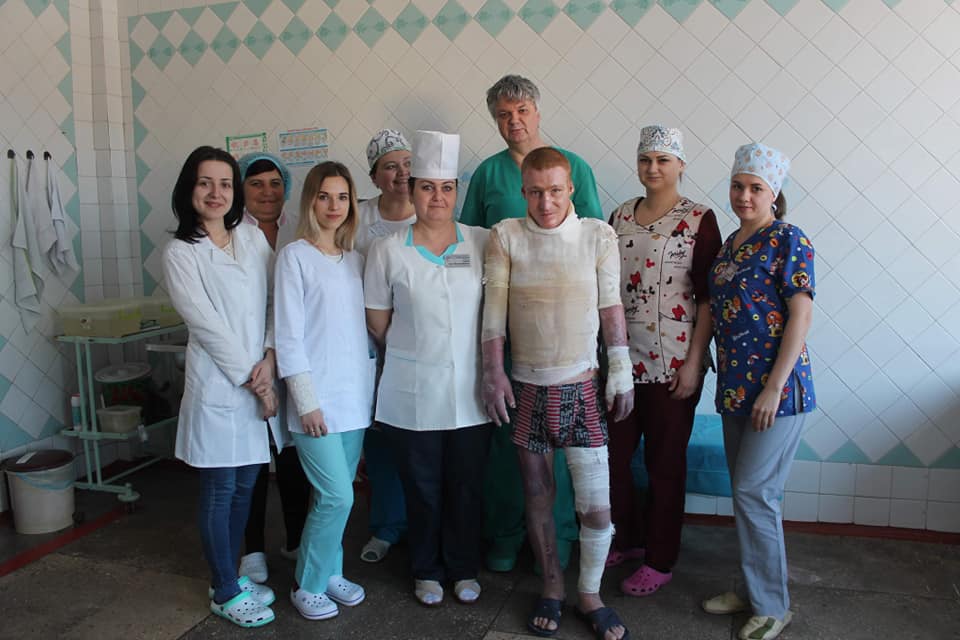 В Николаевской больнице №3 рассказали, как вылечили тяжелого пациента с ожогами более половины тела 1