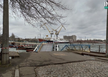 В Николаеве рухнула в воду часть понтонного моста через реку Ингул (ФОТО, ВИДЕО)