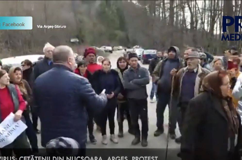 В Румынии жители с вилами и топорами протестуют из-за коронавирусной карантинной зоны (ВИДЕО) 1