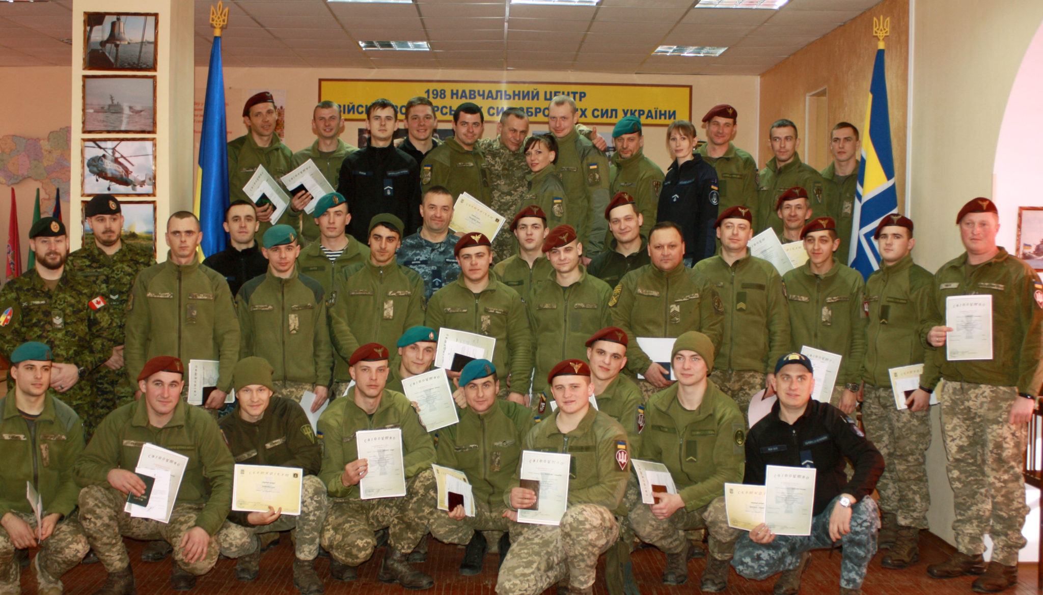 В Николаеве 38 выпускников курсов подготовки сержантского состава в центре ВМС получили заслуженные сертификаты (ФОТО)