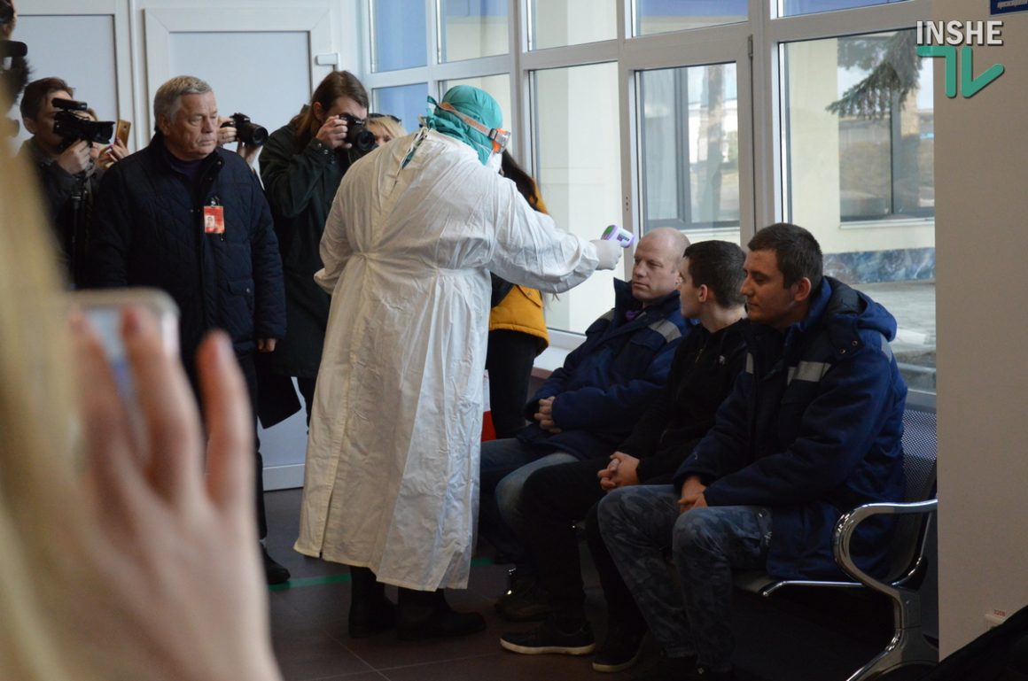 Коронавирус в Николаеве: в аэропорту отработали алгоритм действий на случай выявления зараженных пассажиров (ФОТО и ВИДЕО) 13