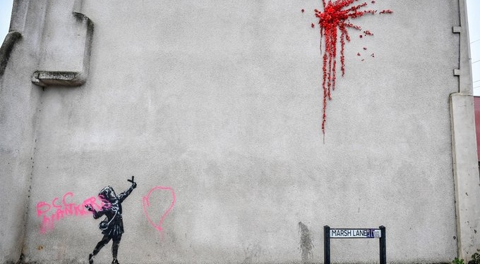 Вандалы испортили мурал Бэнкси ко Дню влюбленных (ФОТО)