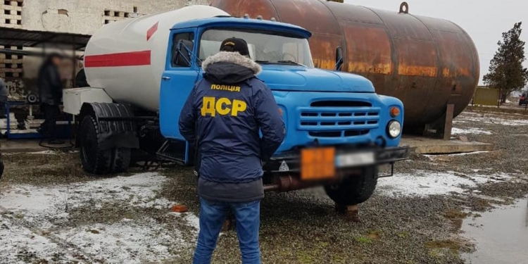 Большая разница. Мошенники скупали сжиженный газ для николаевских потребителей и продавали через подпольные АЗС (ФОТО)